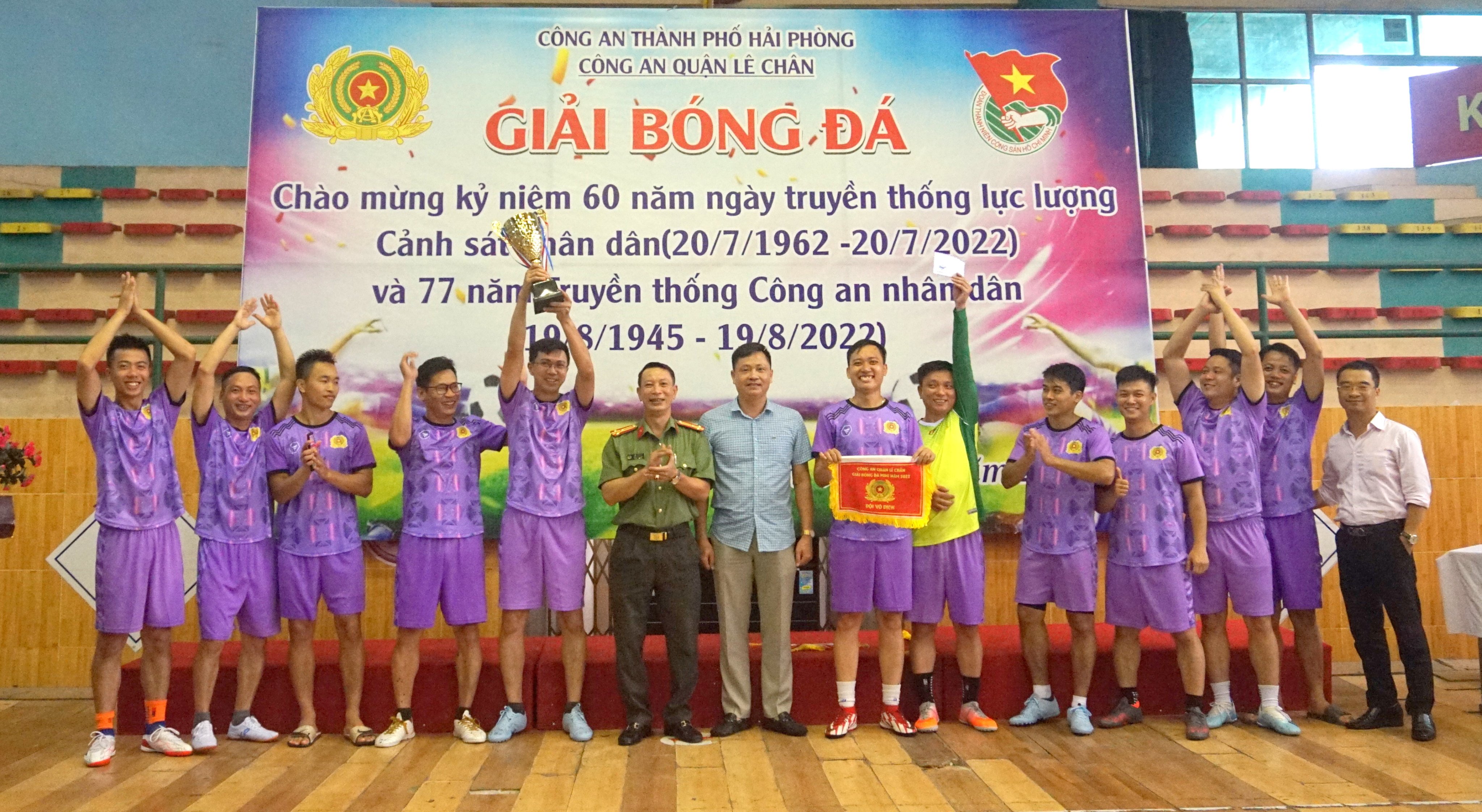 Công an quận Lê Chân: Bế mạc giải bóng đá mini lần thứ 3